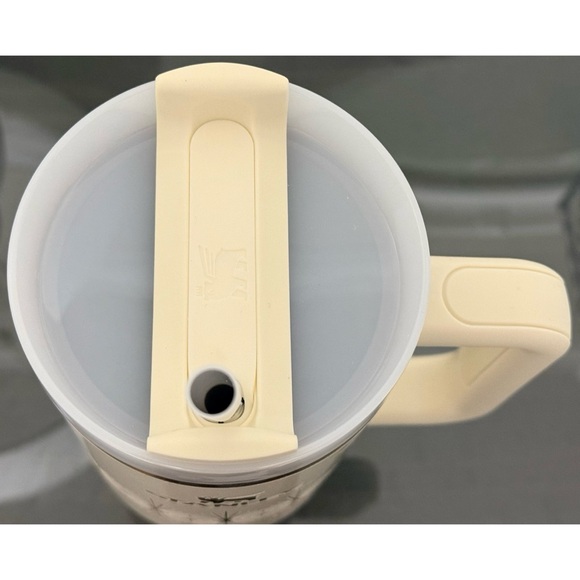 Stanley Quencher H2.0 Flowstate Tumbler 40oz- CREAM GLOSS DECO - Picture 4 of 5